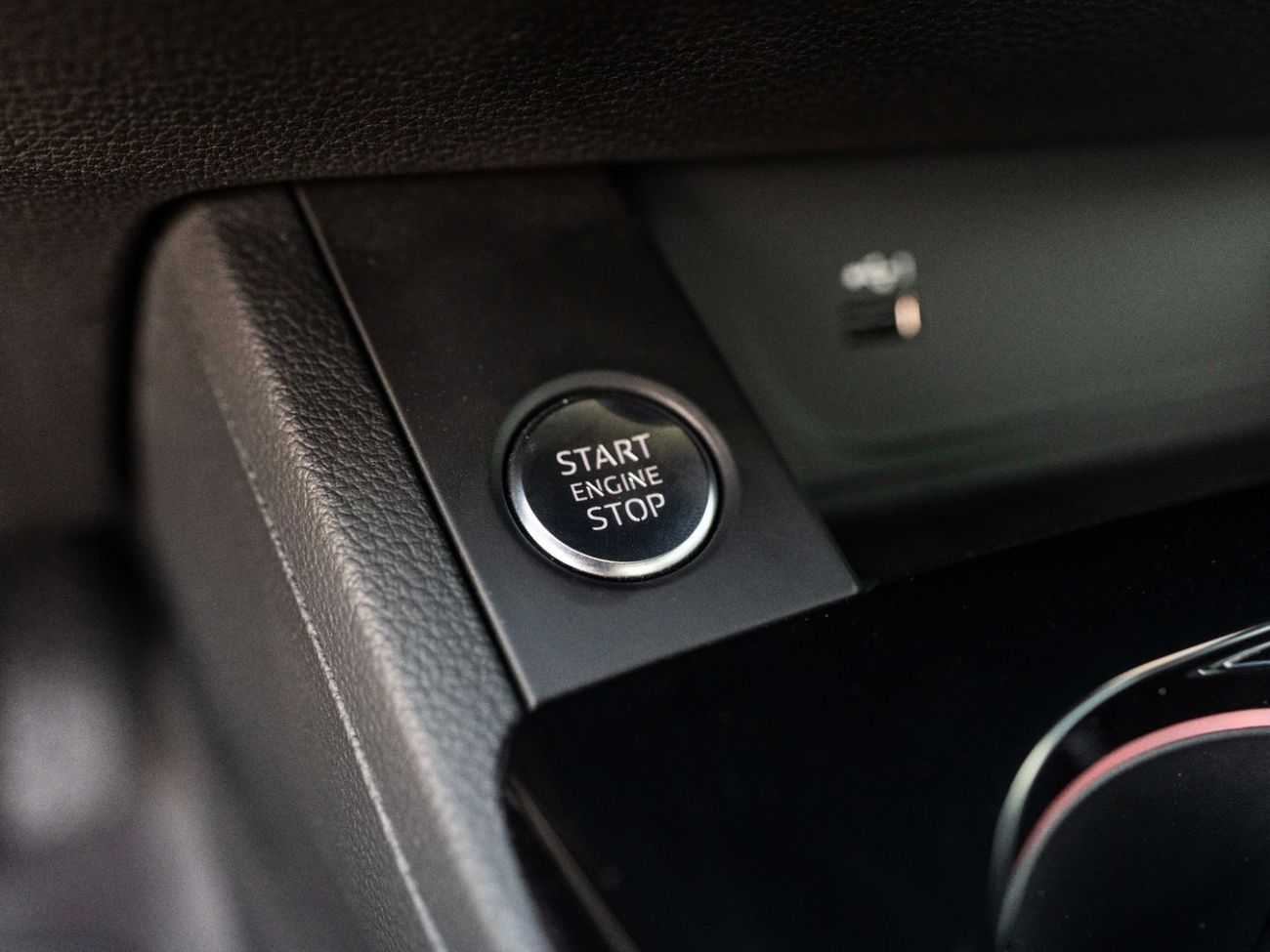 أودي A4 35 TFSI S Line 2.0L