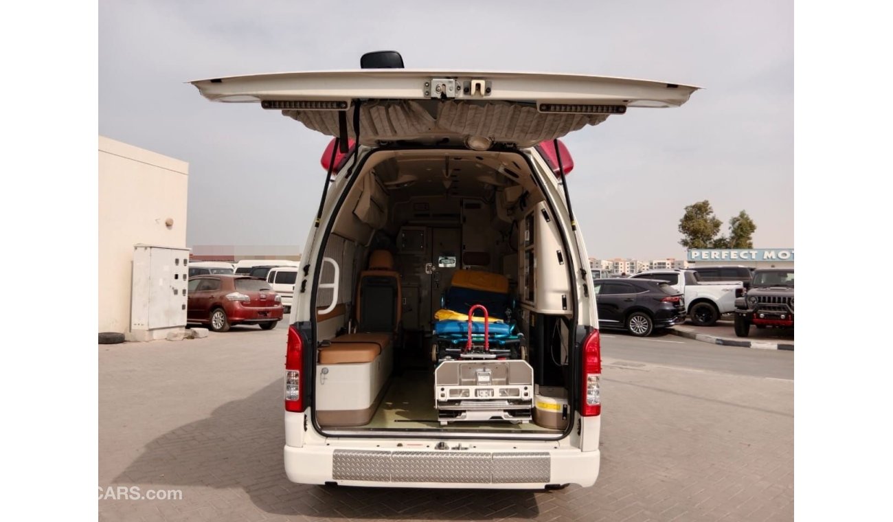 تويوتا هاياس TOYOTA HIACE VAN AMBULANCE RIGHT HAND DRIVE(PM1719)