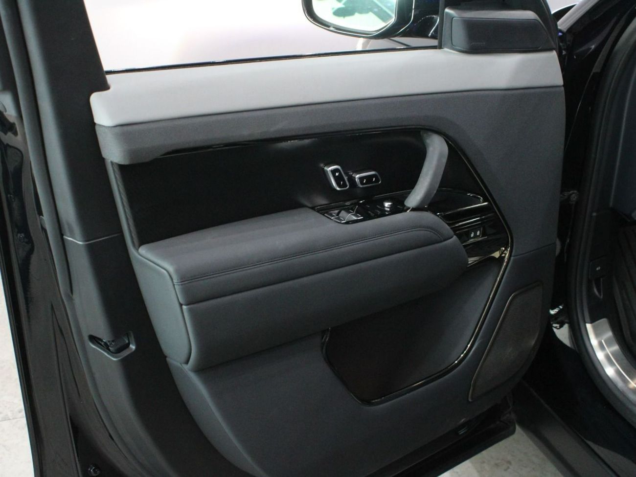 لاند روفر رينج روفر سبورت SV EDITION