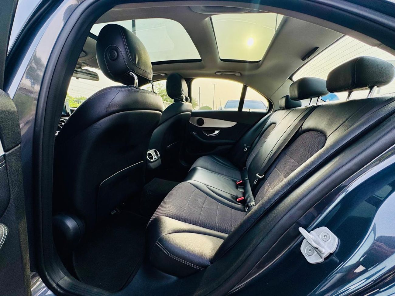 مرسيدس بنز C 200 MERCEDES C200 | GCC SPECS | CAR IS IN GOOD CONDITION |