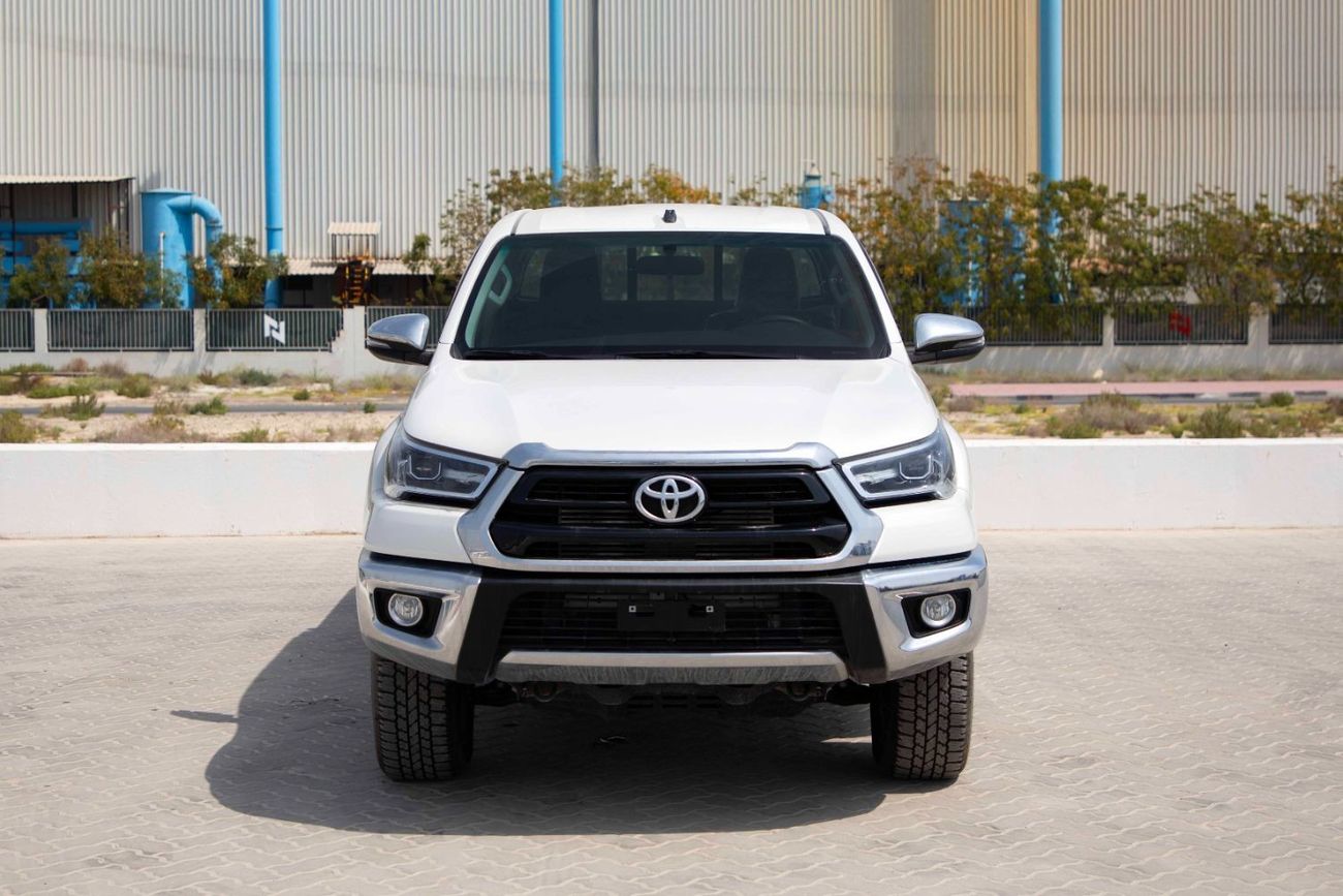 Toyota Hilux 2022 Toyota Hilux 4x4 DC 2.4 HI SR5 - White Pearl inside Black