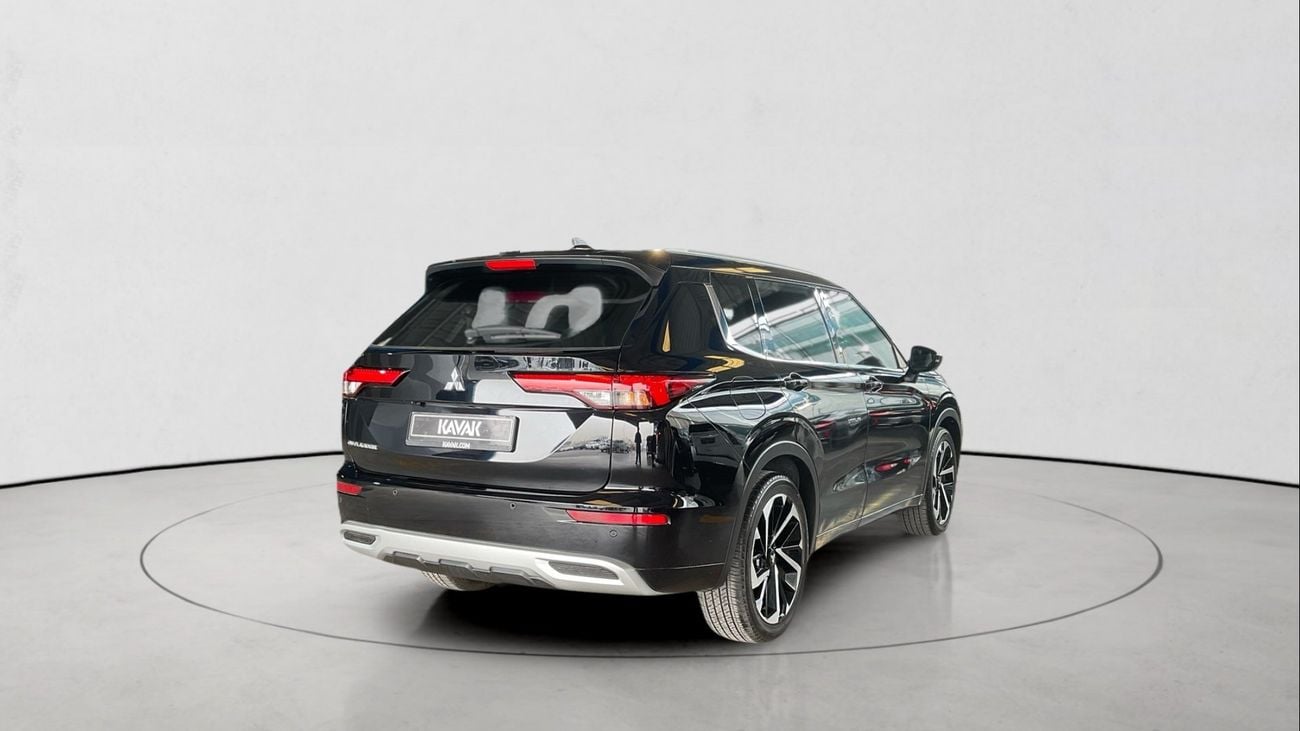 ميتسوبيشي آوتلاندر 2.5 GLX AUTO 4WD 7SEAT PREMIUM LAUNCH ED | شامل الضمان | 0 ﺪﻔﻋﺓ ﺃﻮﻟﻯ