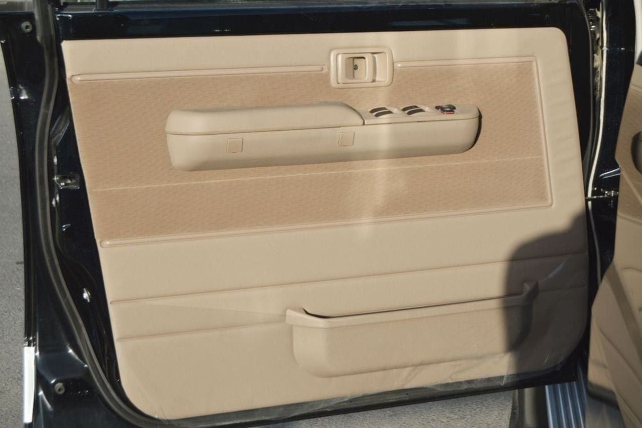 Toyota Land Cruiser 70 LX Hard Top 5 Doors