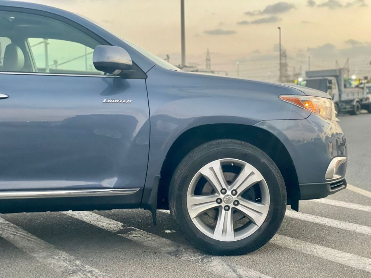 تويوتا هايلاندر 2012 Toyota Highlander Limited Edition Full Option - 3.5L V6 AWD 4x4 - 7 Seater Electric Seats 