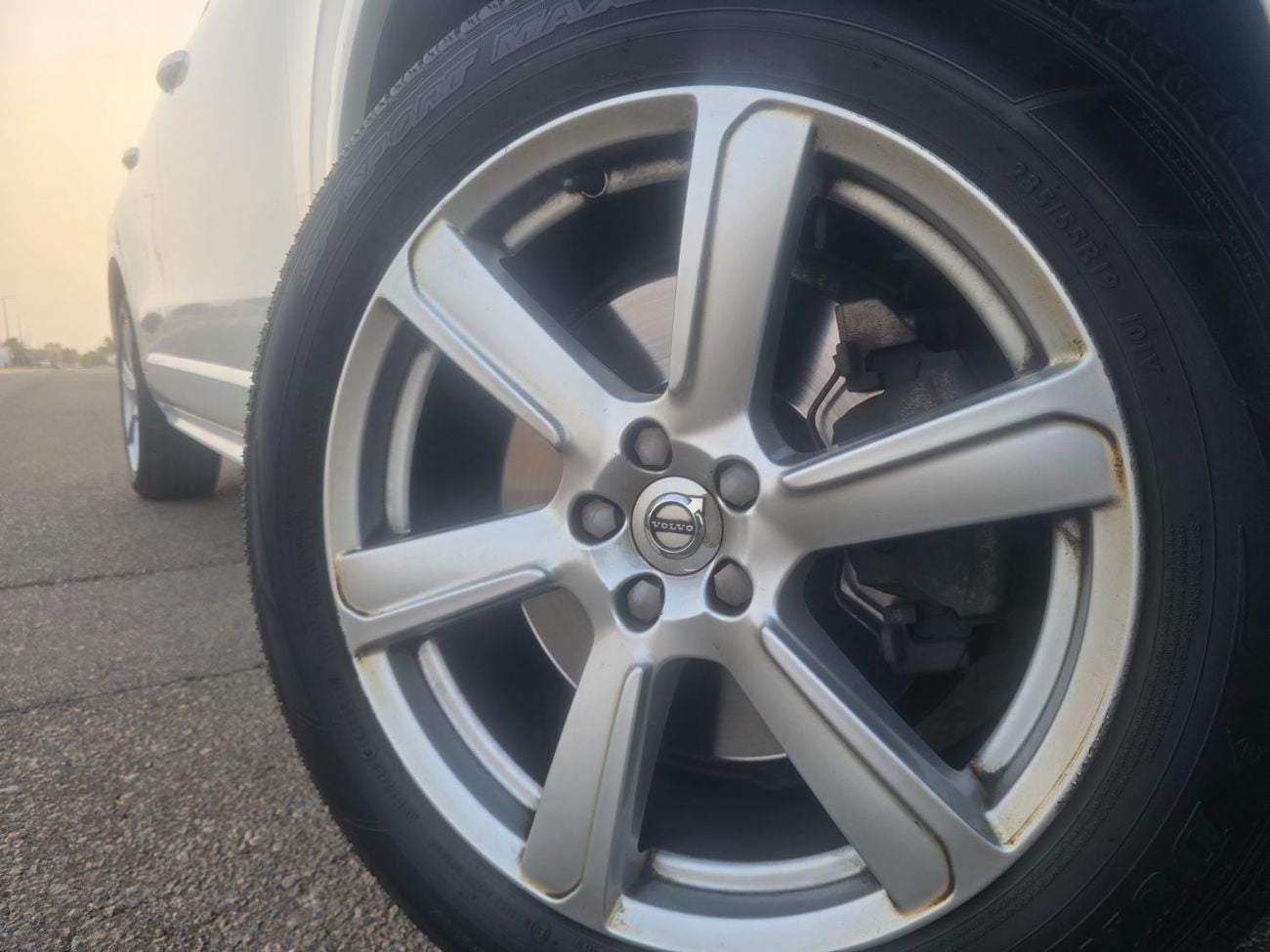 فولفو XC 90 MOMENTUM