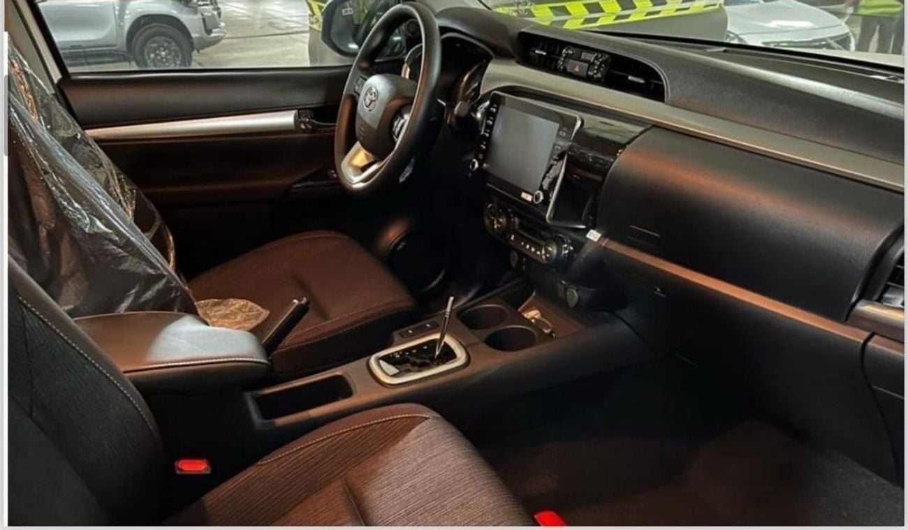 Toyota Hilux 2.4L RS5 Manual . 4x4