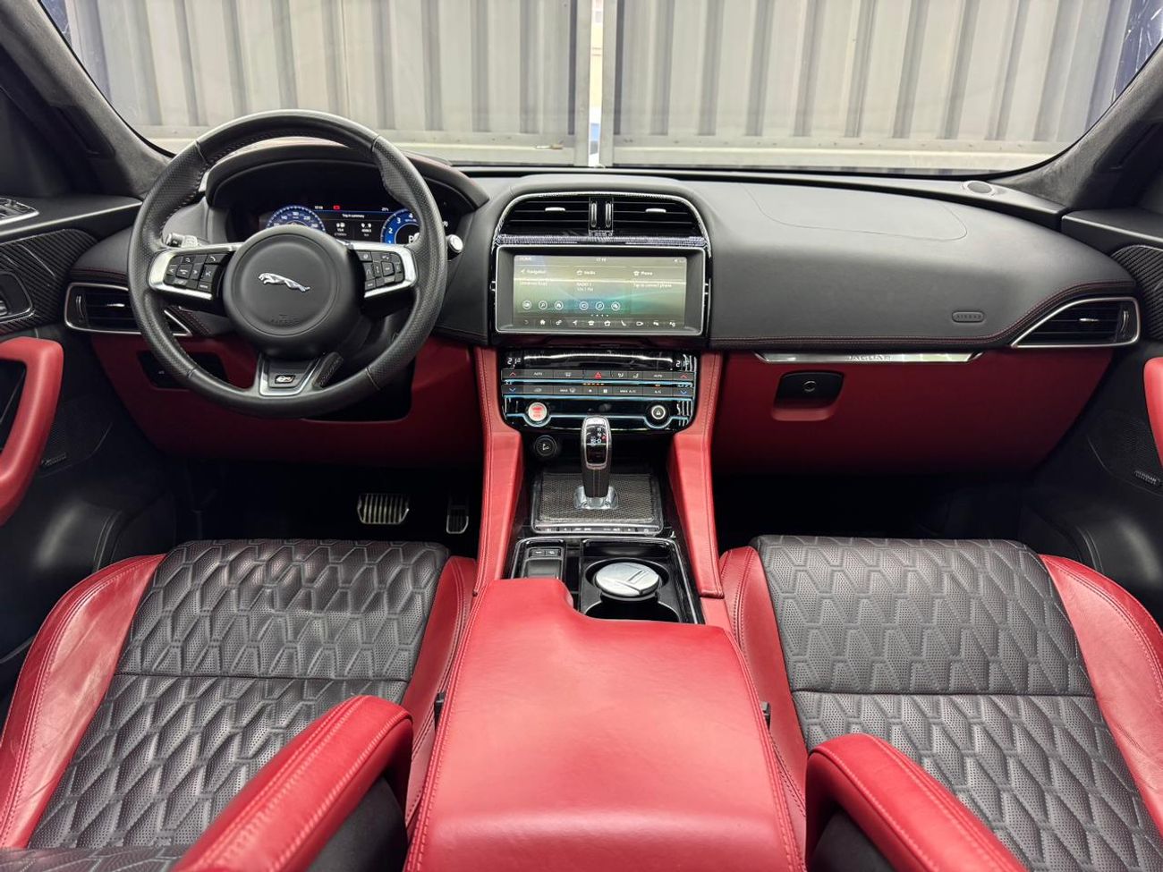 جاكوار F بيس SVR 5.0L