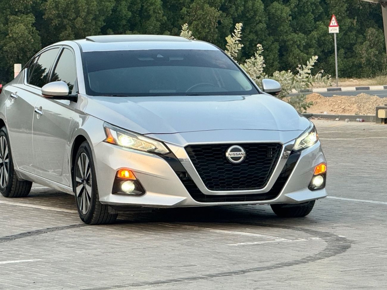 Used Nissan Altima SL 2019 for sale in Sharjah - 758484