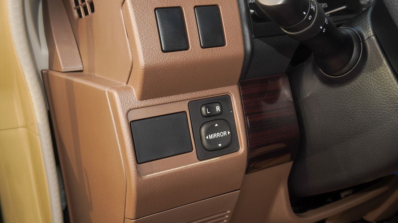 Toyota Land Cruiser Pick Up LX 4.0L V6 SINGLE CABIN A/T