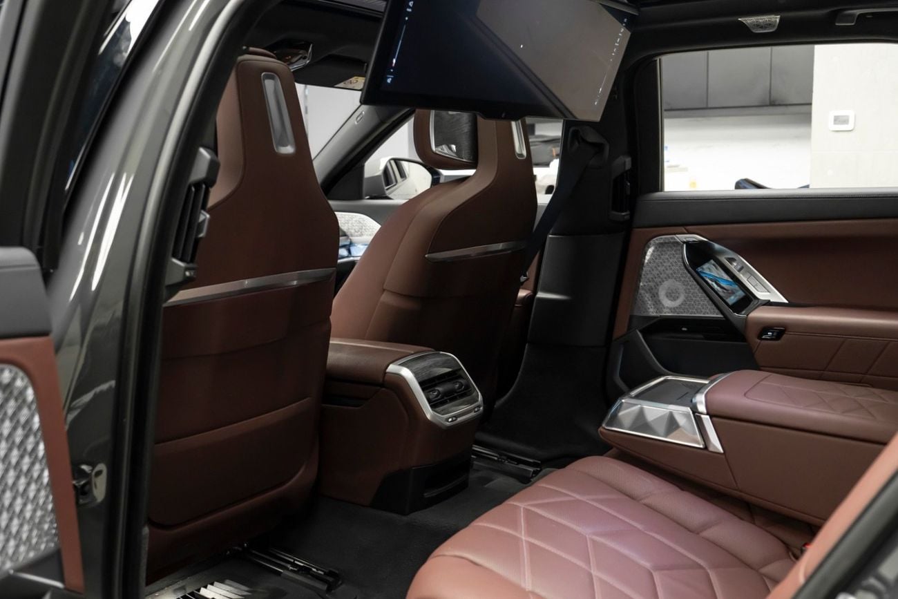 بي أم دبليو 740i LUXURY PURE EXCELLENCE