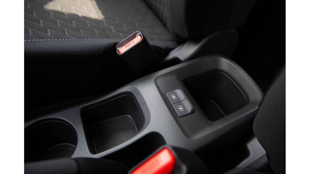 Nissan Kicks 2024 Nissan Kicks 1.6 SV - Nardo Grey inside Black | Export Only