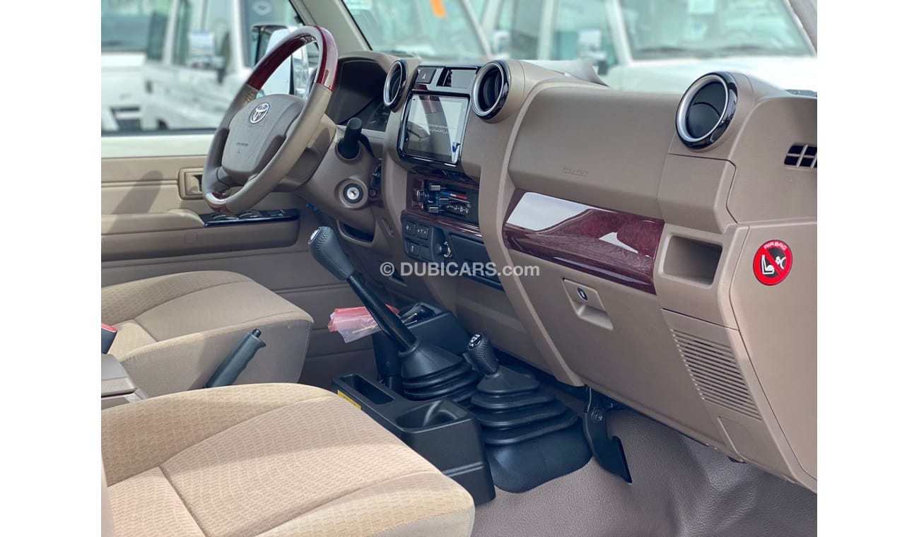 تويوتا لاند كروزر بيك آب دبل كابين ديزل 2022 - ونش - دفلوك - رفارف - رنجات - شاشه - كاميرا - كمبروسر هواء