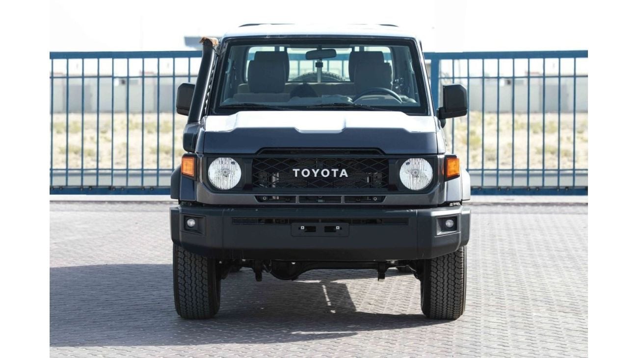 Toyota Land Cruiser Pick Up 2024 Toyota LC79 4X4 Double Cab 4.5 V8 - Grey Mettalic inside Beige | Export Only
