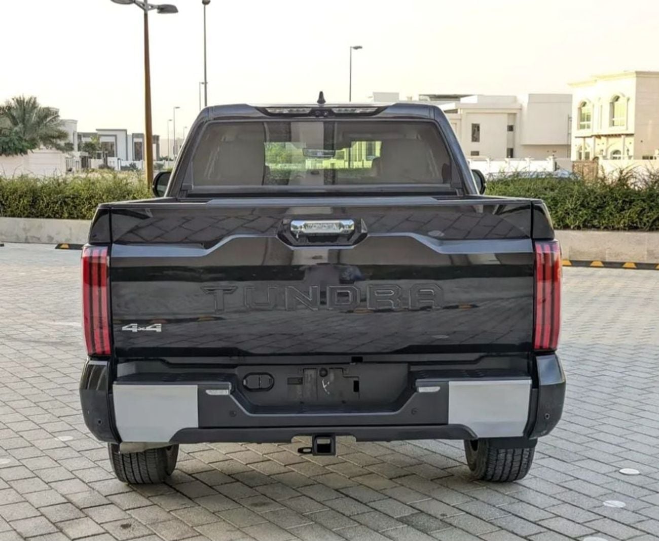 تويوتا تاندرا Toyota Tundra Crewmax Limited 2022MODEL 3.5L V6 petrol Engine with AWD 4x4, push start Transmission