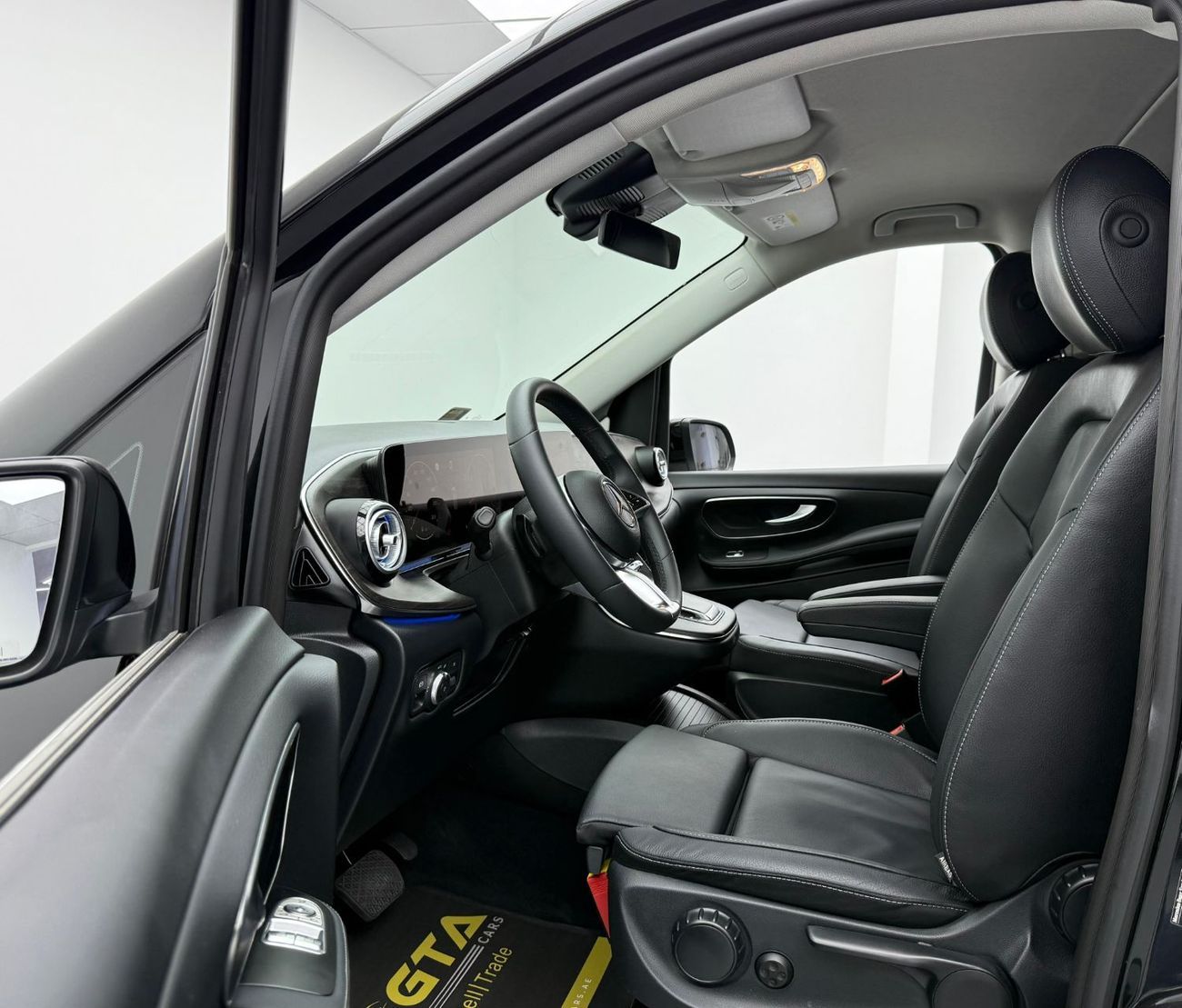 Mercedes-Benz V 300 2025 Mercedes Benz V300, 3 Years Warranty + Service Pack, Full MB Service History, Very Low Km, GCC