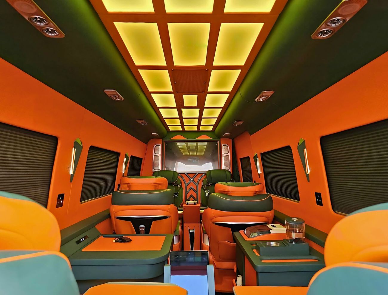 مرسيدس بنز سبرينتر A/T / DIESEL / VIP SEAT WITH VENTILATION AND MASSAGE / 9 SEATER / LOT# 72374