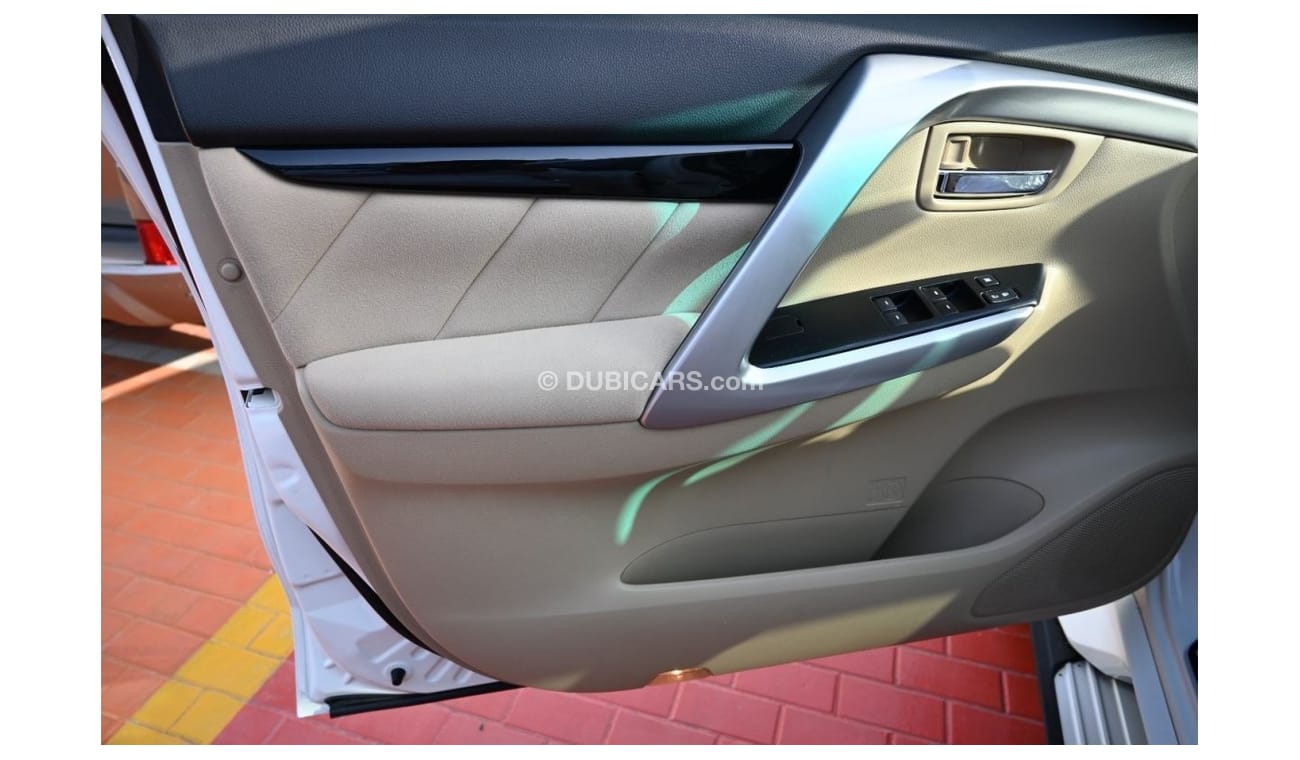 ميتسوبيشي مونتيرو ميتسوبيشي مونتيرو سبورت 3.0 لتر دفع رباعي 5 باب اللون الابيض الموديل: 2017