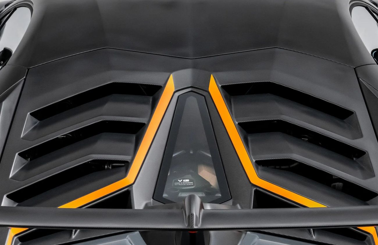 لامبورغيني أفينتادور 6.5L 12 Cylinder Naturally Aspirated Engine