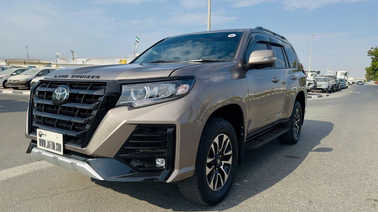 Toyota Prado LIMGENE BODY KIT INSTALLED |2.8L DIESEL| ELECTRIC HEATED SEATS | RHD [QISJ IN DUBAI]