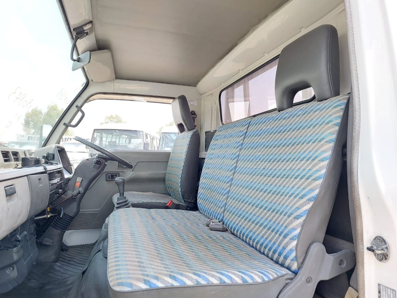 Mitsubishi Fuso Canter MITSUBISHI CANTER 4D33 TRUCK RHD 1993 MODEL 4.2 L DIESEL MANUAL(PM81723)