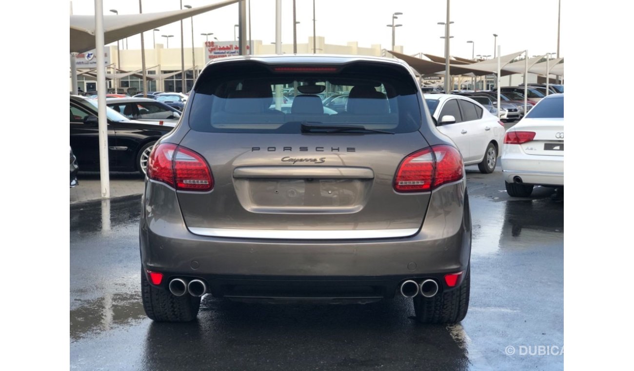 Porsche Cayenne Model 2011GCC car prefect condition full option low mileage excellent sound system low mileage