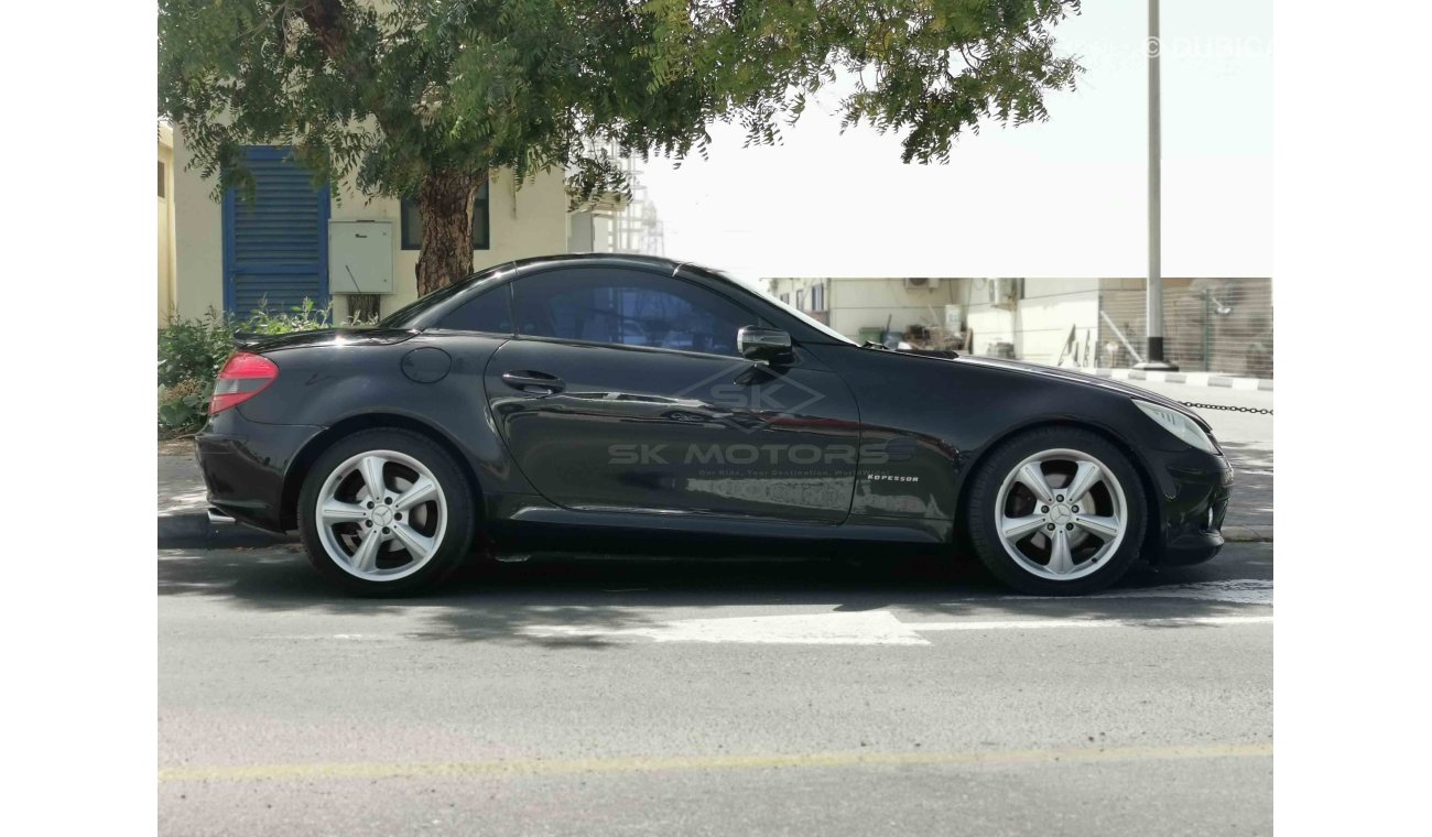 Mercedes-Benz SLK 200 2.0L, 17" Rims, DRL LED Headlights, Parking Sensor, Leather Seats, Bluetooth, USB (LOT # 763)