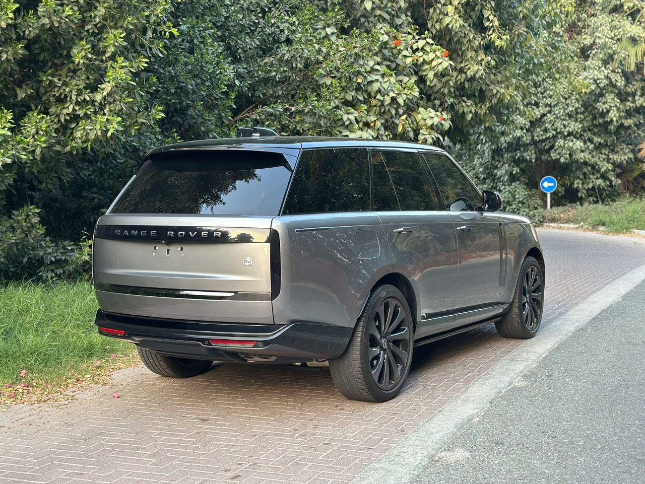 Land Rover Range Rover LWB SV P615 4.4L | 2023 Range Rover Vogue SV | Luxury SUV | 21,000 KM | Perfect Condition