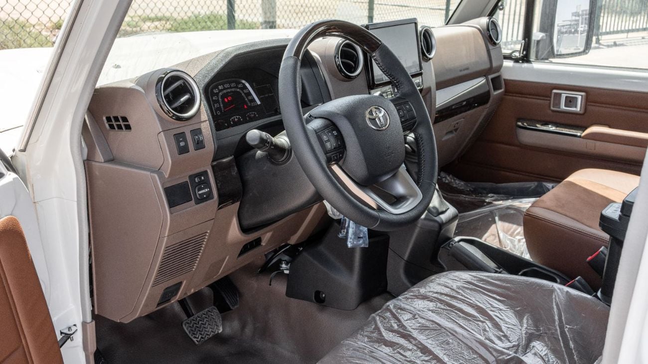 تويوتا لاند كروزر بيك آب 2026 Toyota Land Cruiser LC79 4.0L AT Petrol Full Option (White-Brown)