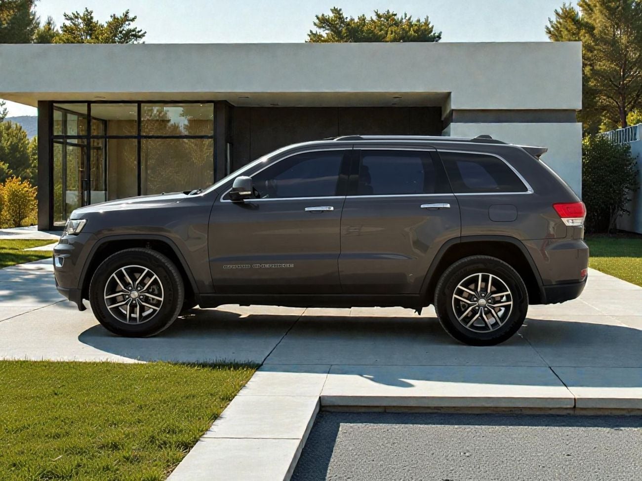Jeep Grand Cherokee JEEP GRAND CHEROKEE LIMITED 3.6L V6 A/T | 2018 | GCC SPECS | AED 1,320 per month