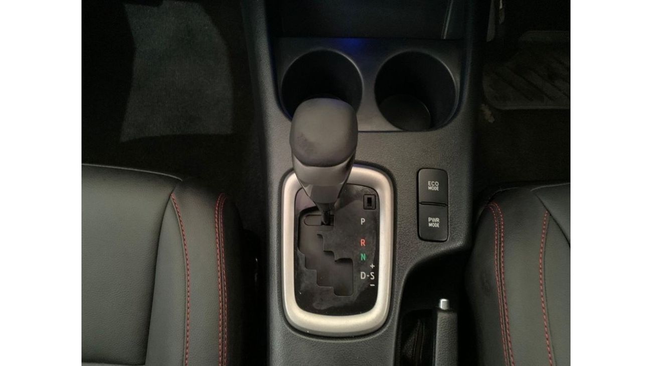 تويوتا هيلوكس SR5