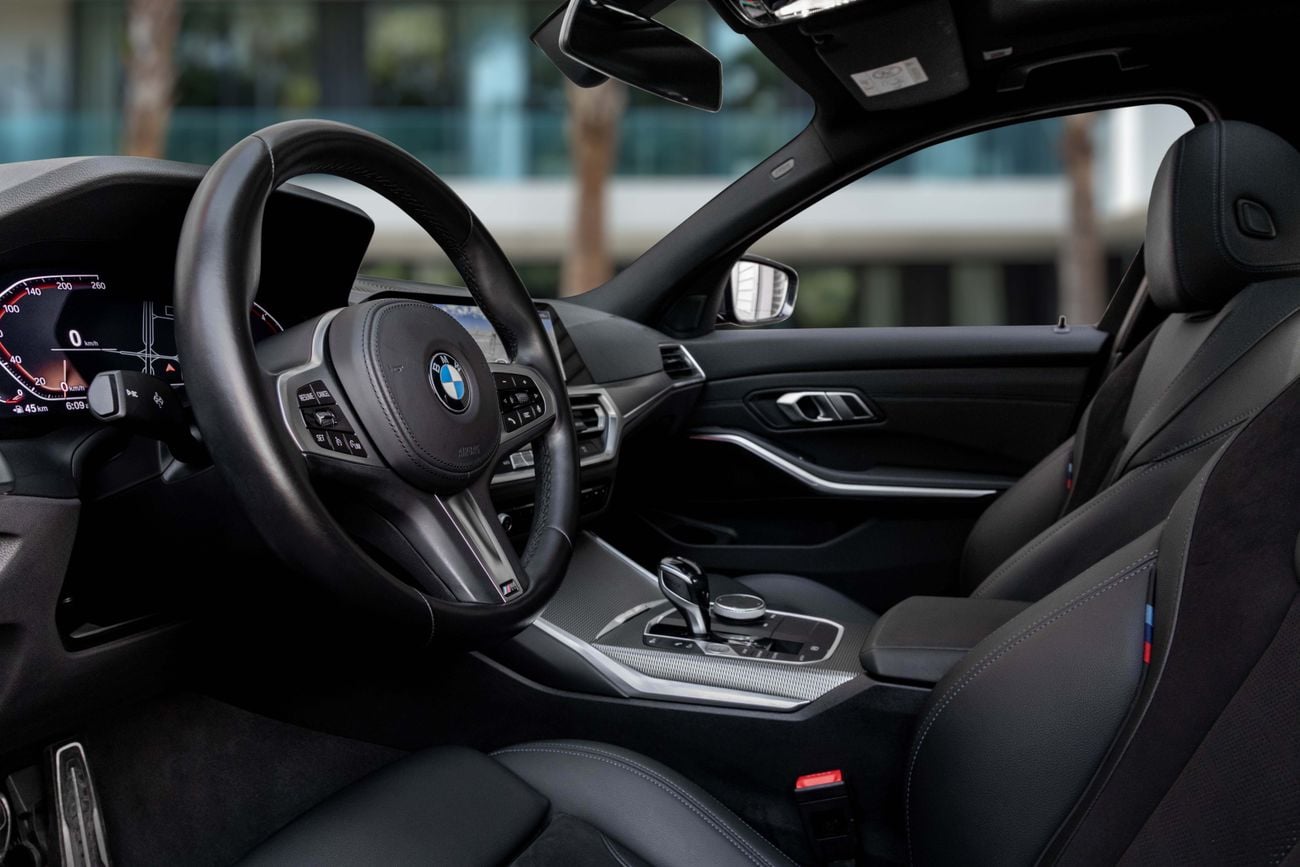 بي أم دبليو 330i M SPORT
