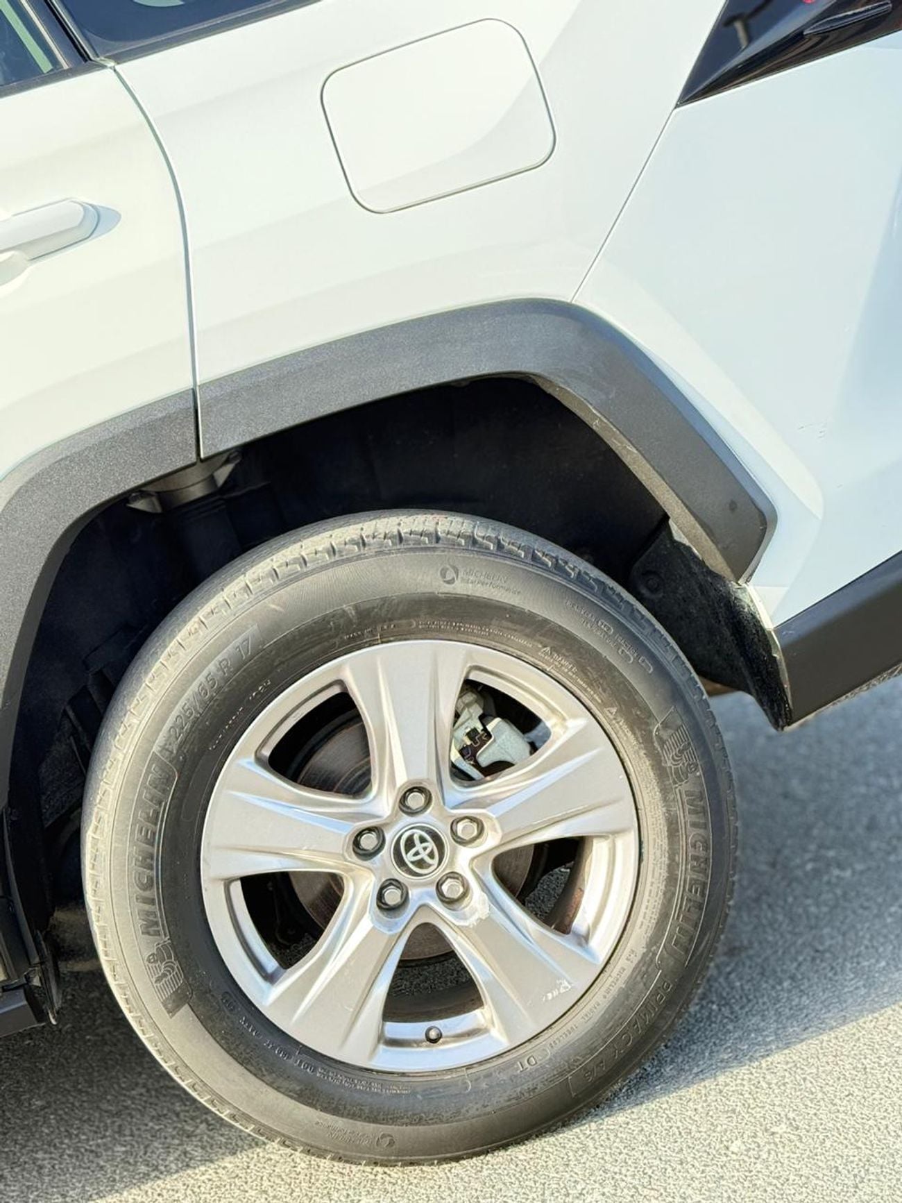 تويوتا راف ٤ XLE 2.5L full option