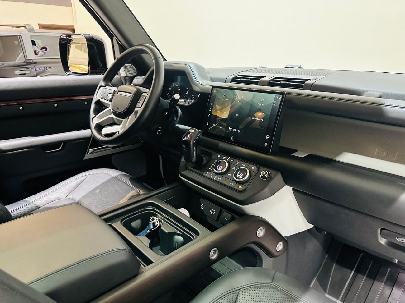 Land Rover Defender 130 SE P400 X Dynamic (7 Seater)