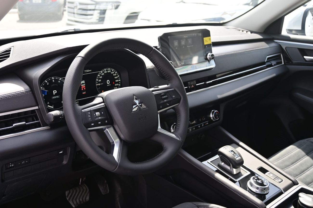 Mitsubishi Outlander Mitsubishi Outlander Hi-Line Plus 2.5L Petrol 4WD, Model 2025, Color White