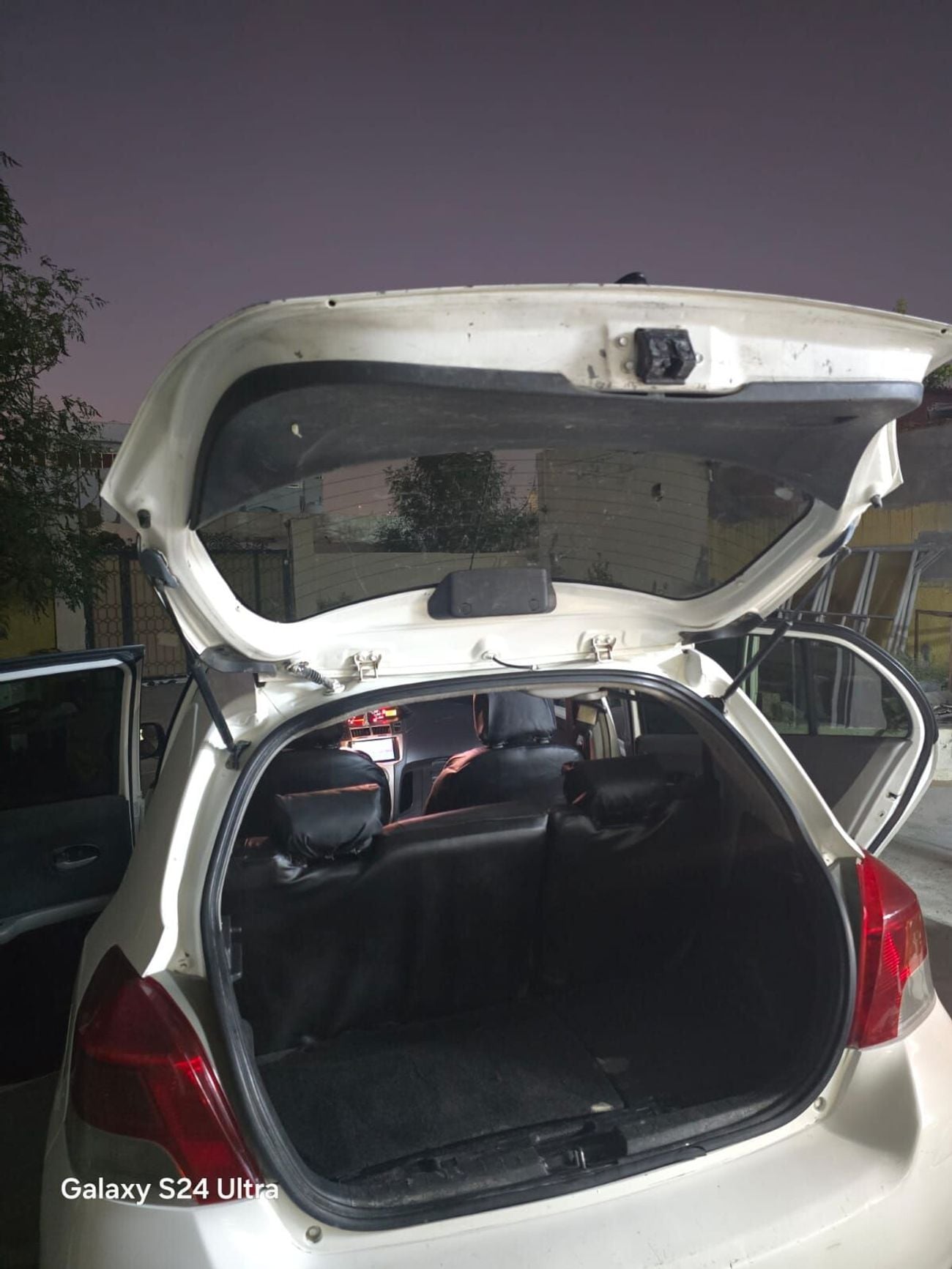 Toyota Yaris BASE