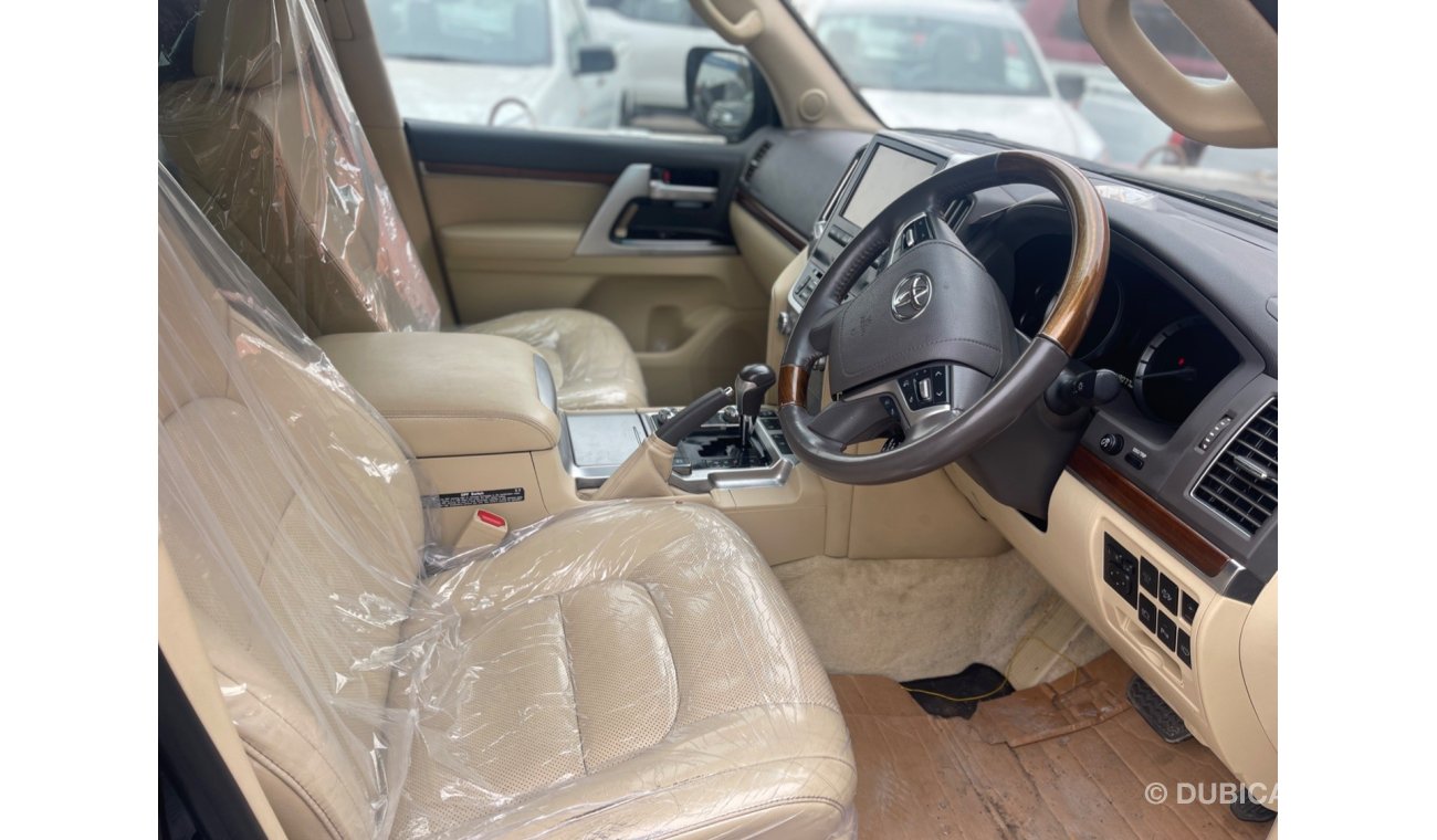 تويوتا برادو Toyota prado RHD Diesel engine model 2015 grey color car very clean and good condition