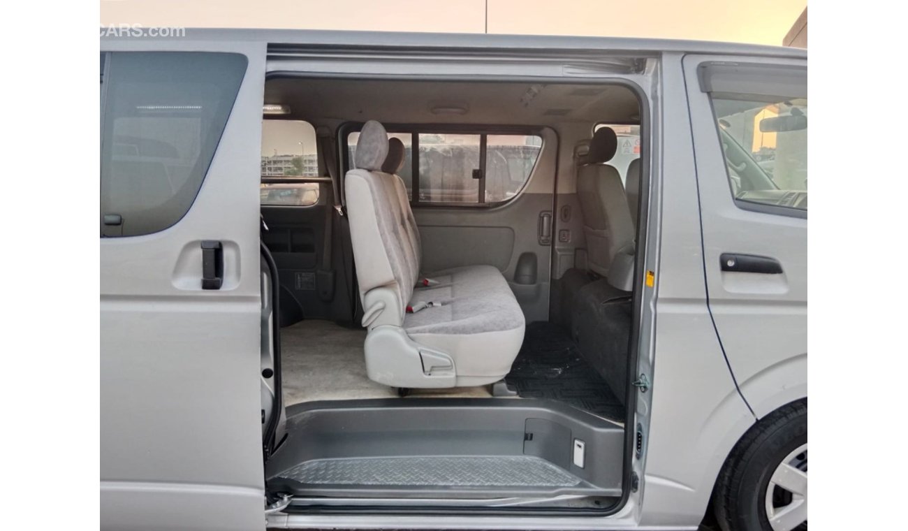 تويوتا هاياس TOYOTA HIACE VAN RIGHT HAND DRIVE (PM1585)