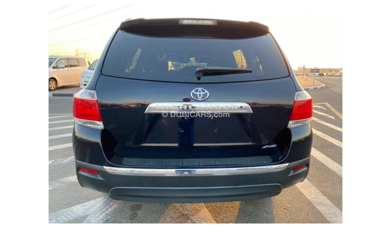 Toyota Highlander 2013 TOYOTA HIGHLANDER 4WD / Full Option / Perfect Condition