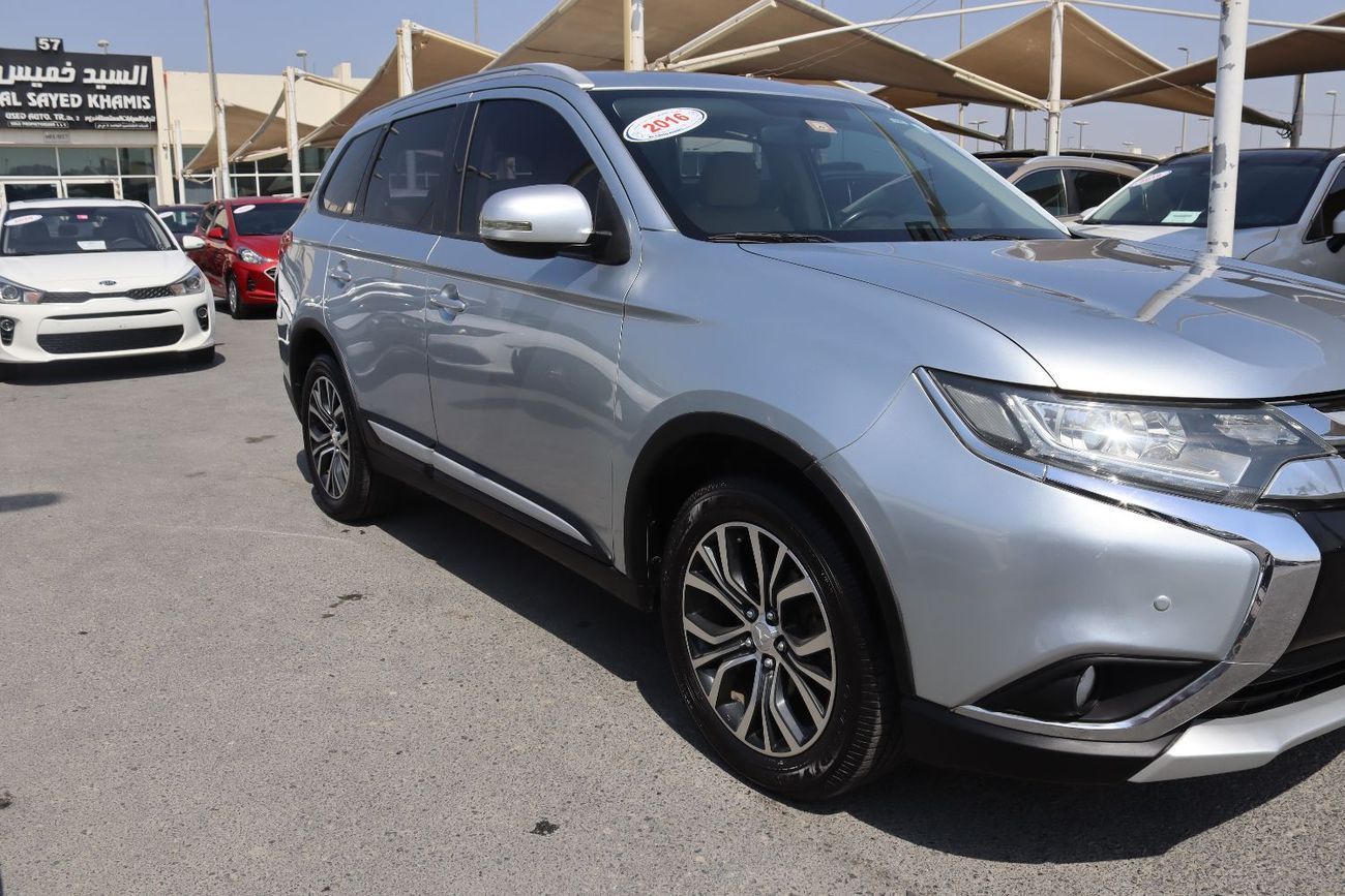 ميتسوبيشي آوتلاندر ميتسوبيشى آوتلاندر 2016-7 مقاعد -  خليجى بحاله ممتازه ممشى 155000 كم بمحرك  2.4L بسعر 30000 درهم