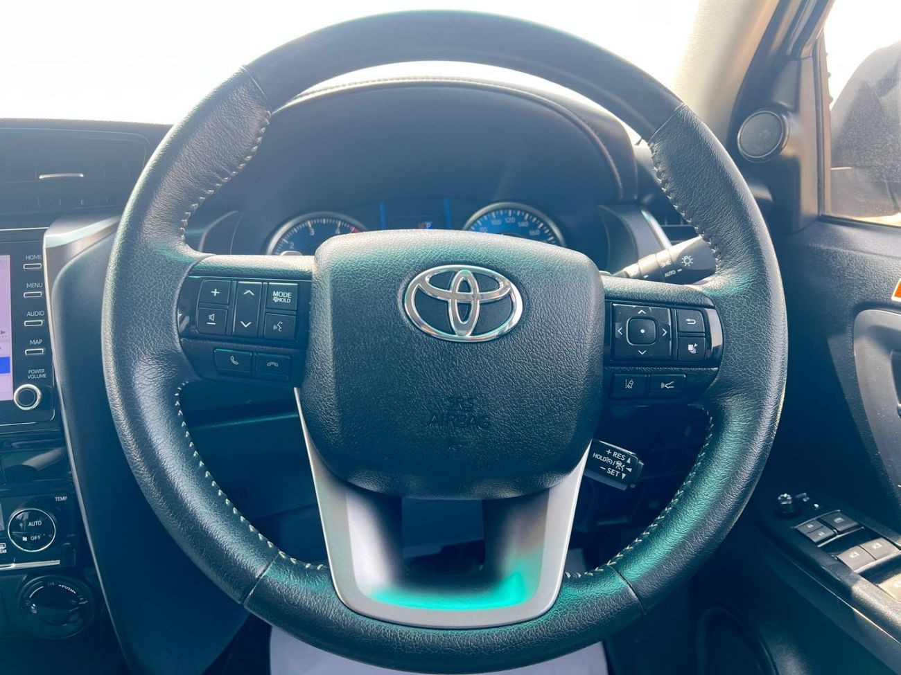 تويوتا فورتونر 2,8 LITER ,DIESEL RIGHT HAND DRIVE PUSH START