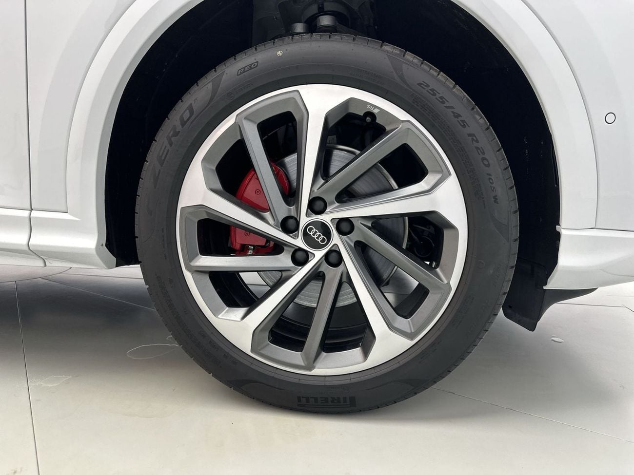 Audi Q5 45 TFSI Quattro Design 2.0L Q5 SUV TFSI quattro 204hp (Ref# 56392)