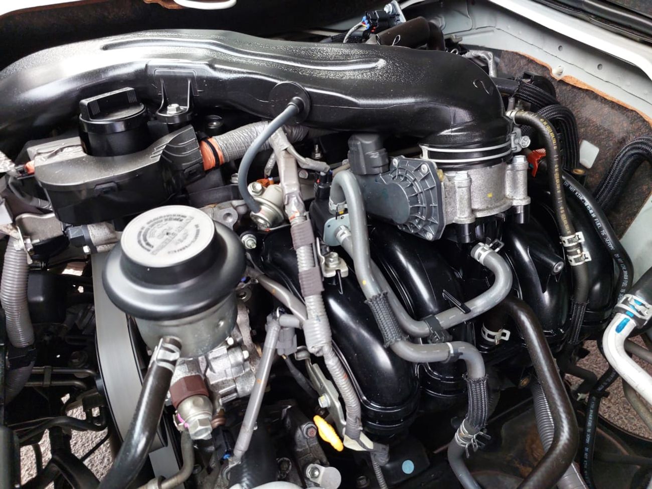 Toyota Hiace TOYOTA HIACE COMMUTER VAN RHD 2017 MODEL 2.7 L PETROL AUTOMATIC(PM81432)