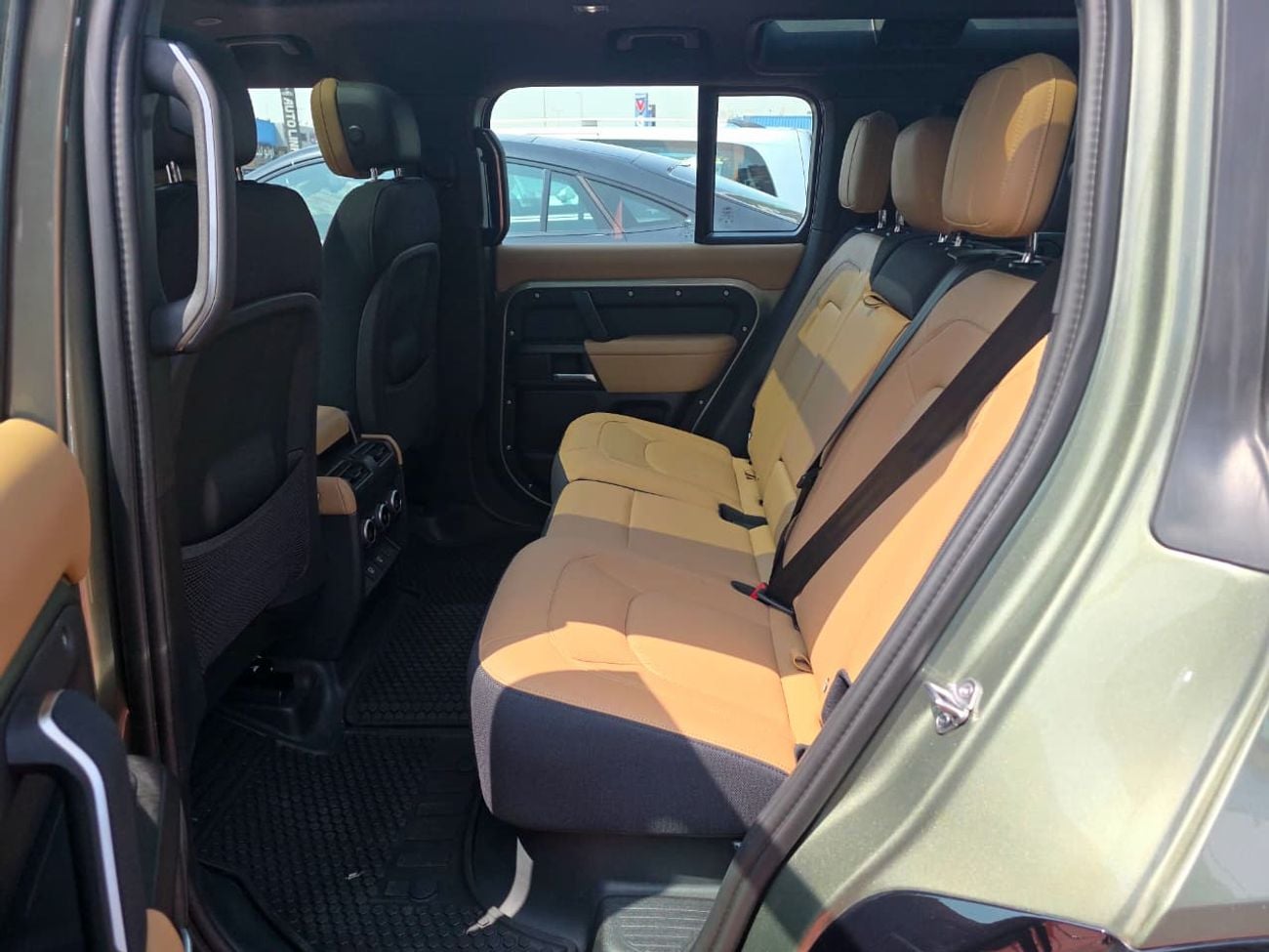 Land Rover Defender P400 90 X-Dynamic HSE 3.0L (5 Seater) X Dynamic HSE Under Warranty 2025 5 Seater