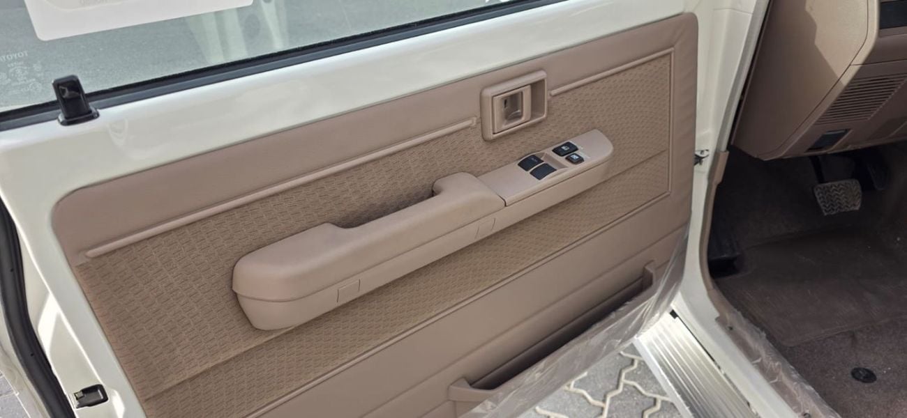 Toyota Land Cruiser 70 PETROL AUTO GEAR