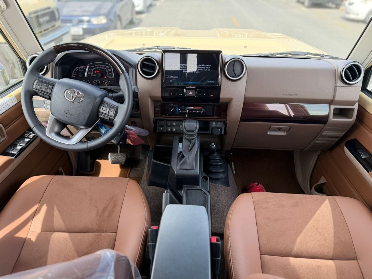 تويوتا لاند كروزر 70 Toyota Land Cruiser LC 76 Petrol 4.0L Full Option Automatic Model 2025 Omani Specifications