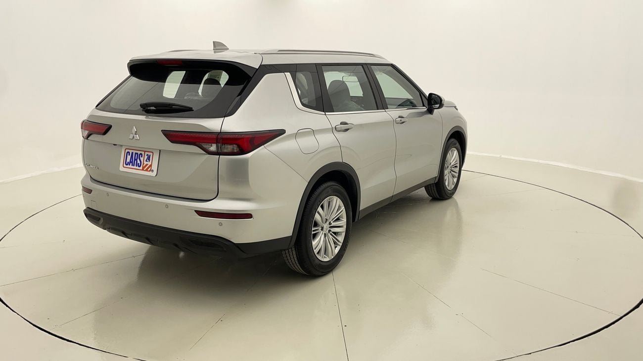 ميتسوبيشي آوتلاندر MIDLINE WITH SUNROOF 2.5 | بدون دفعة مقدمة | اختبار القيادة في المنزل