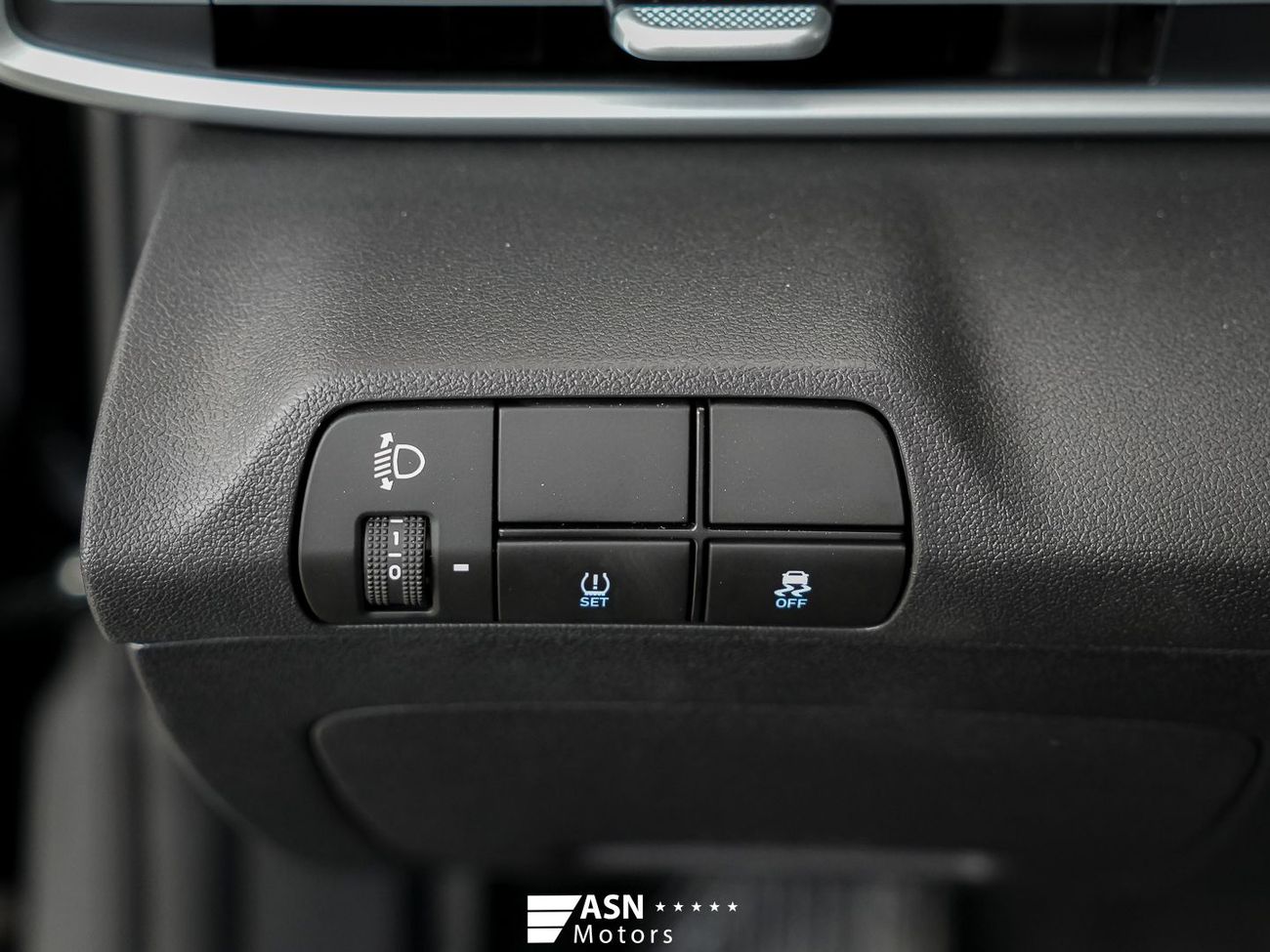 Hyundai Elantra LUX Premium 1.5L 2025 (Export Price)