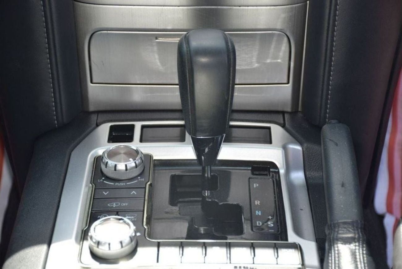 تويوتا لاند كروزر VXR V8 Diesel 4.5L (Right Hand)