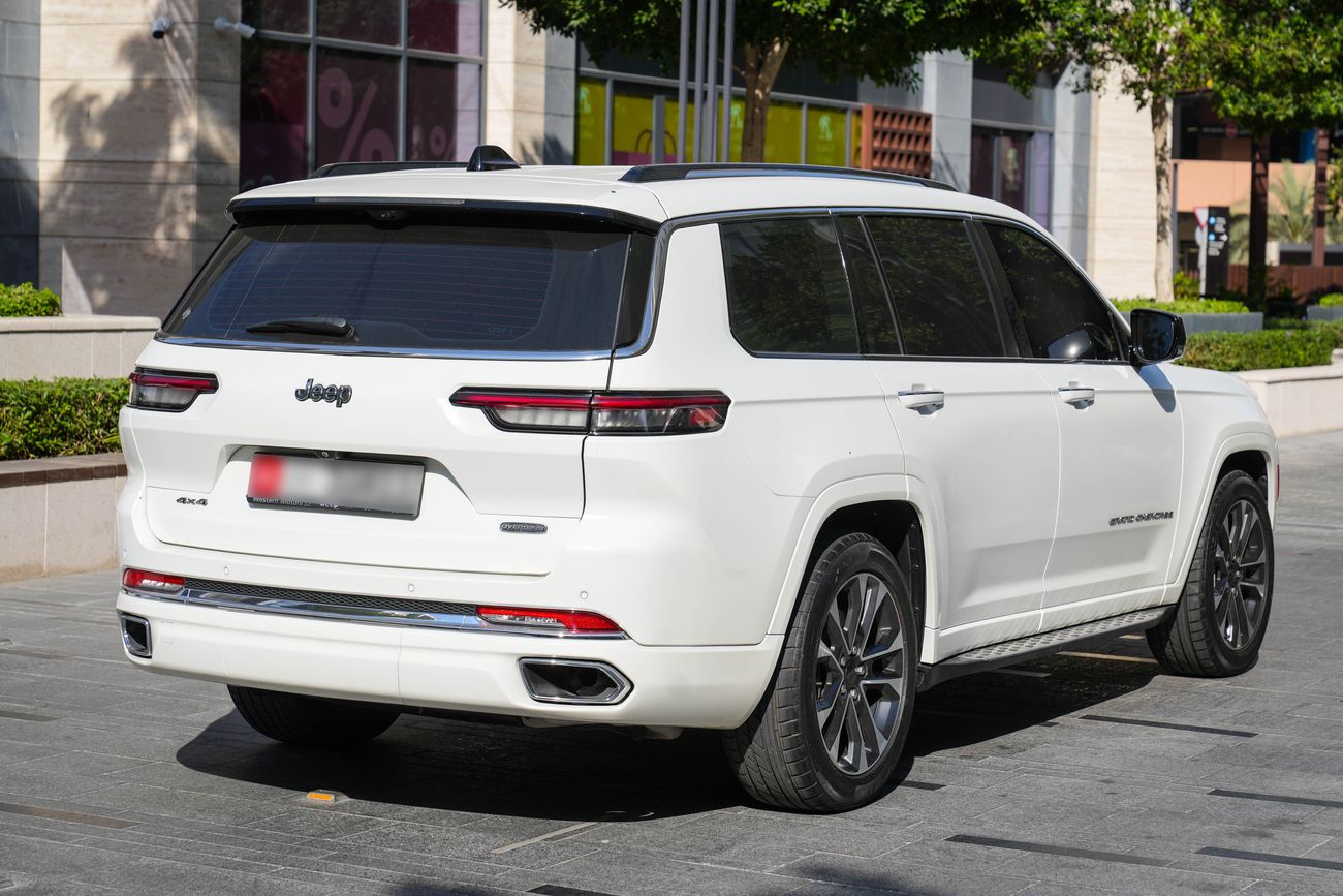 جيب جراند شيروكي overland 7seater