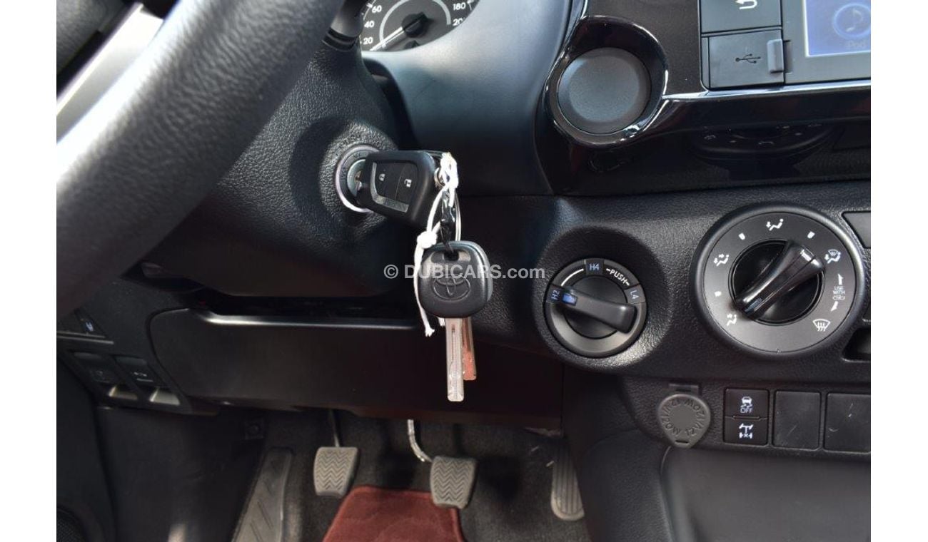Toyota Hilux 2.4L DIESEL 4WD MT